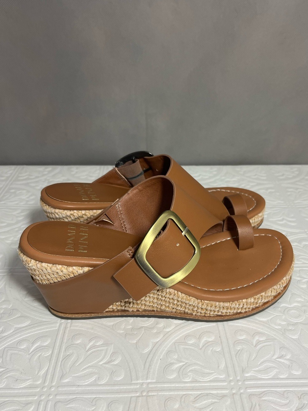 Donald Pilner Women’s GYER BUCKLE Wedge Sandal Cognac Brown Natural Platform 6.5
